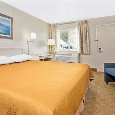 Queen Room-Non-Smoking Travelodge by Wyndham Mill Valley/Sausalito Promo Code