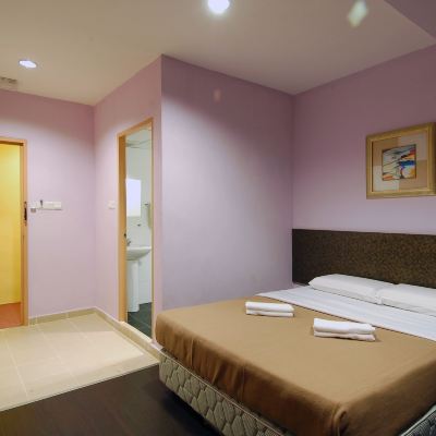 Deluxe Queen Room Kupon Aristo Hotel @ Putatan