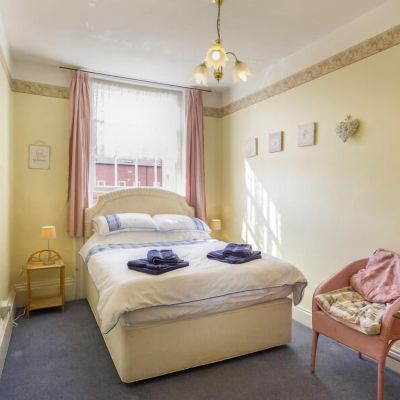 Deluxe Double Room Ensuite Baldwin House Promo Code