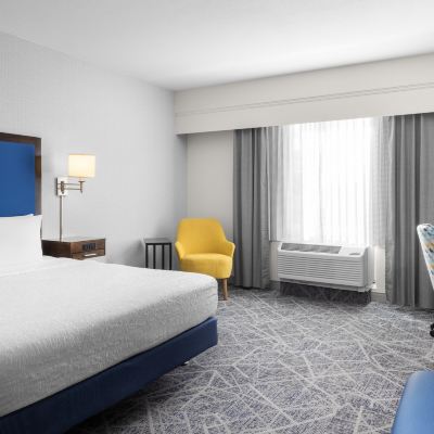 Mobility/Hearing Access King Room with Roll in Shower Hampton Inn Lexington Medical Center, KY Promo Code