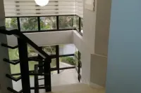 Villa - Sleeps 10 - Communal Pool - Parking