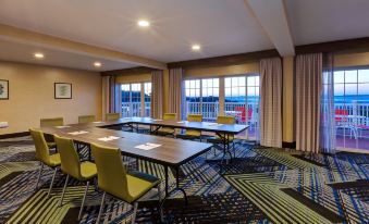 Holiday Inn Express & Suites Petoskey