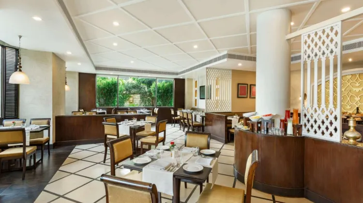 La Place Sarovar Portico Dining/Restaurant