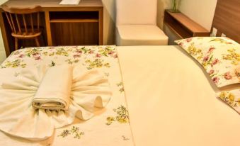 Hotel Flor de LIS - Housity