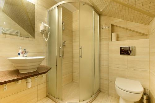 四人间（2位成人和2名小童）