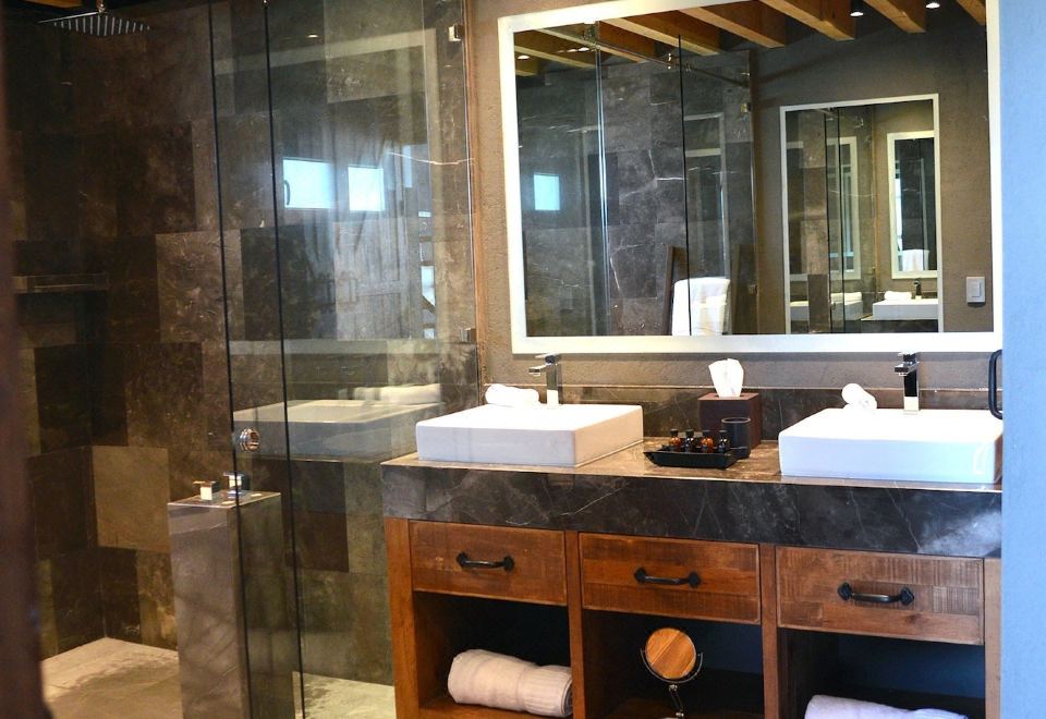 Hacienda Los PicachosGrand Chalet, 1 King Bed