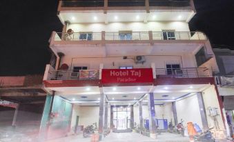 Hotel Taj Paradise