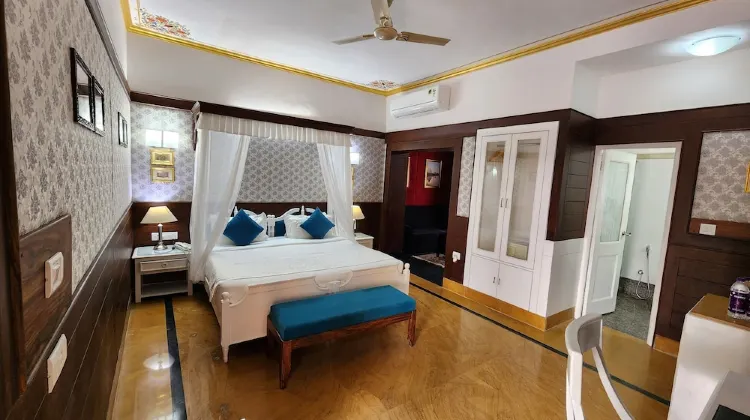 Hotel Rang Mahal Room