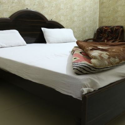 Std . Dbl Bed Non-AC Room Simran Yatri Niwas Promo Code