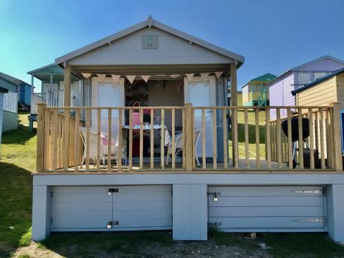 Delightful Seaside Binnacle Cottage -Hosted by Whitstable-Holidays Two-Bedroom House