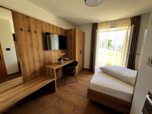 Garni-Hotel Mir.esSingle Room With Balcony