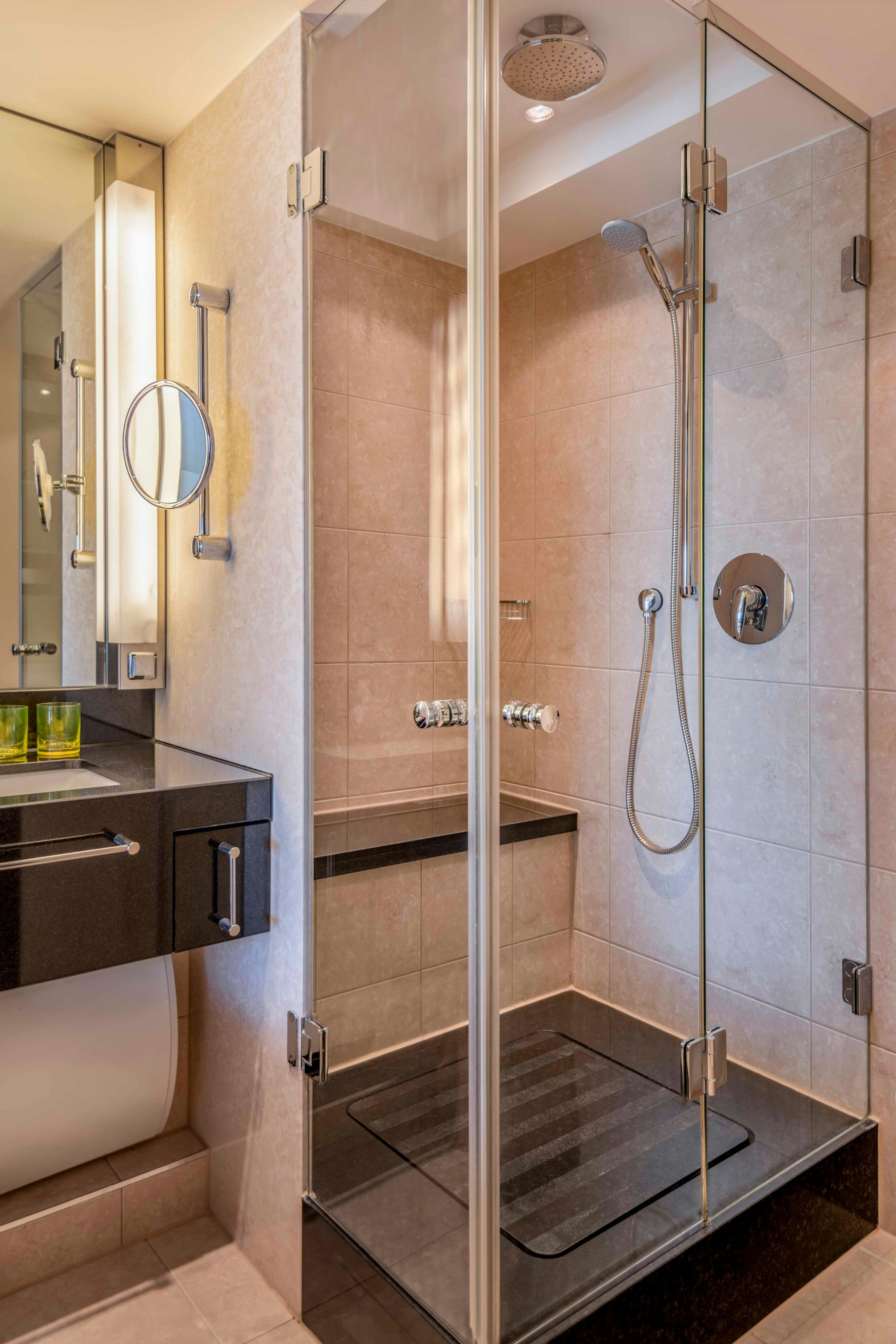 高级特大床套房 - 带梳化床