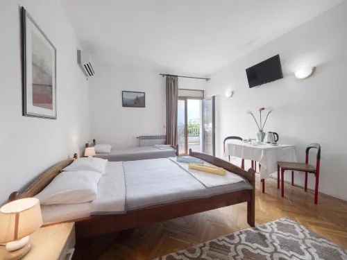 Madra Rooms and Apartments