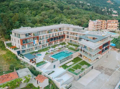Royal Blue Resort & Residences Ξενοδοχεία στην πόλη 
