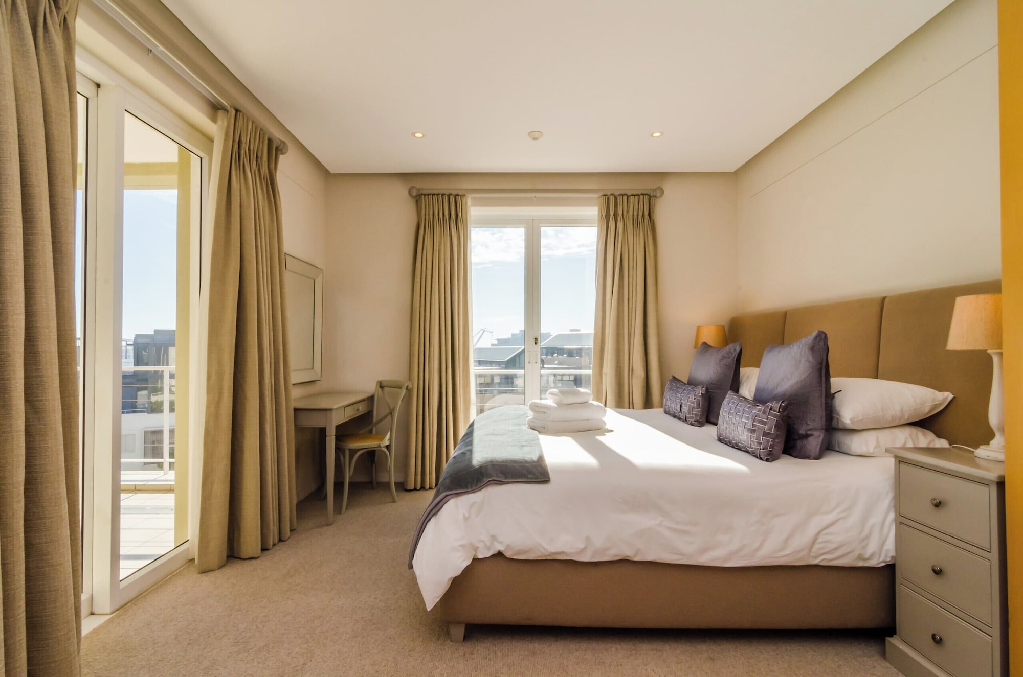 Mountain Marina Luxury Apartments三床房高级2