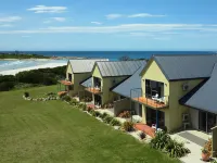 Diamond Island Resort, Restaurant & Bar and Penguin Show Hotels in Bicheno