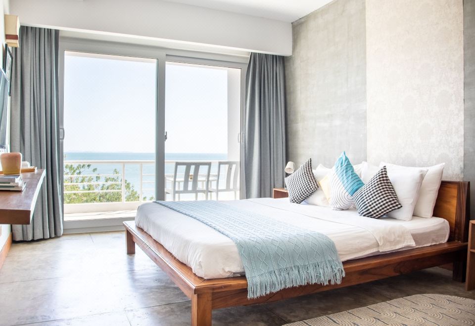 带阳台的高级海景双人间