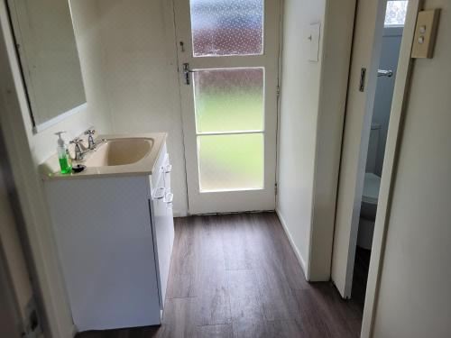 混合宿舍中的上下铺床位