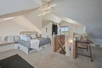 CloudDrift Villa - Romantic MountainTop Getaway with Spa, Sauna and Amazing View Hotele w: 