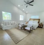 Lovely Studio steps from the beach. Optional golf car rent Hotels in 