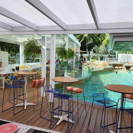 Ocean International Hotel Отели в г. Маккай
