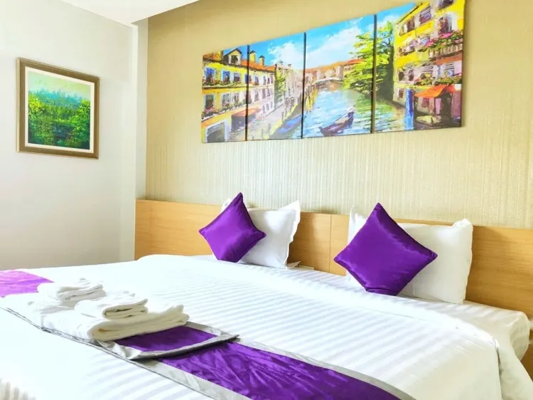 ห้องดีลักซ์ เตียงใหญ่ 1 เตียง