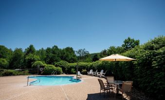 Fireside Inn & Suites Gilford - Housity