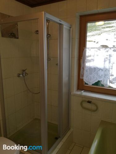 带阳台的两卧室公寓