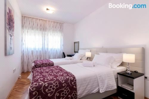 帶陽臺和海景的兩臥室公寓