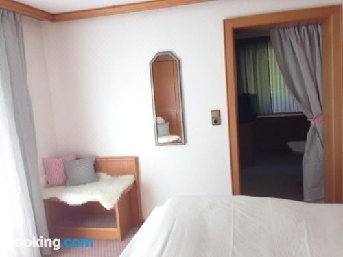 带山景的双人间