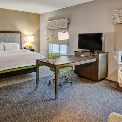 هامتون إن آند سويتس سان جوس أيربورت Hotels near مركز ساب