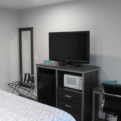 2 Queen Beds, Non-Smoking, Flat Screen Television, Microwave and Refrigerator, High Speed Internet Access