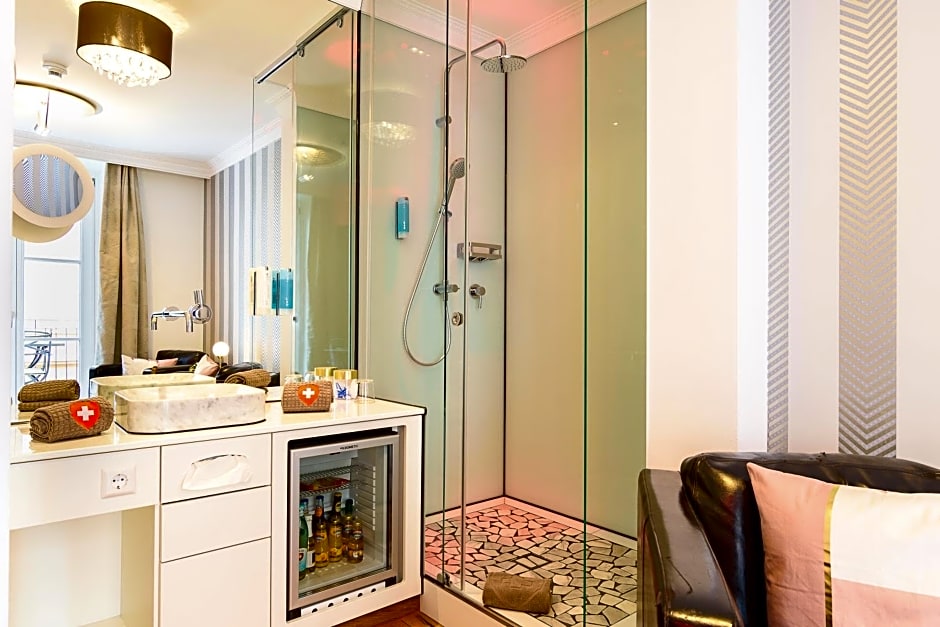 带露台的小型套房