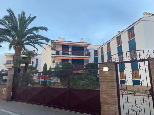 带露台的双卧室海景公寓