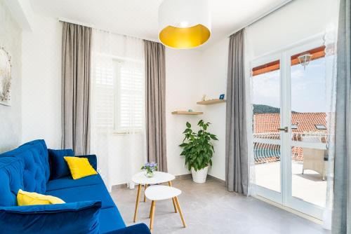 带露台的双卧室海景公寓