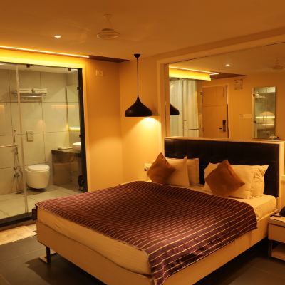 Deluxe Double Room Hotel K C Palace Promo Code