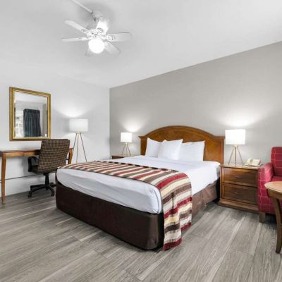 Accessible Standard King Room Non-Smoking Rodeway Inn & Suites San Francisco-Great Highway Promo Code