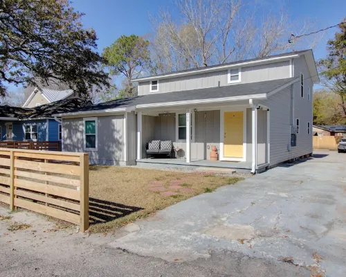 Fabulous Retreat! Centrally Located. Quiet & Cozy! Sleeps 4. Hi Sp Wifi & More. Hotels in Berkeley County