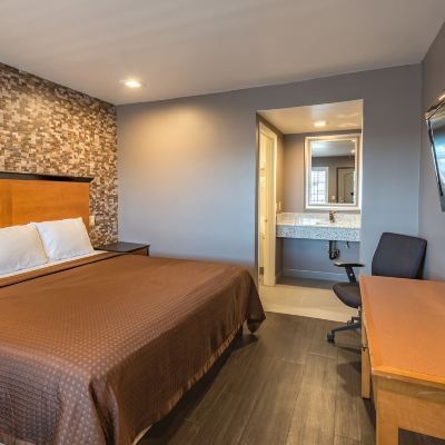 Deluxe King Room-Non-Smoking Plaza Inn Promo Code