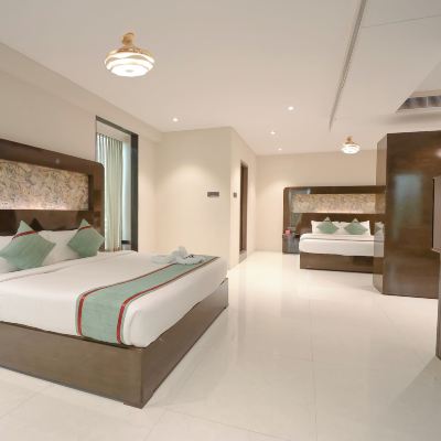 Junior Suite 2 Queen Beds The King's Square Promo Code