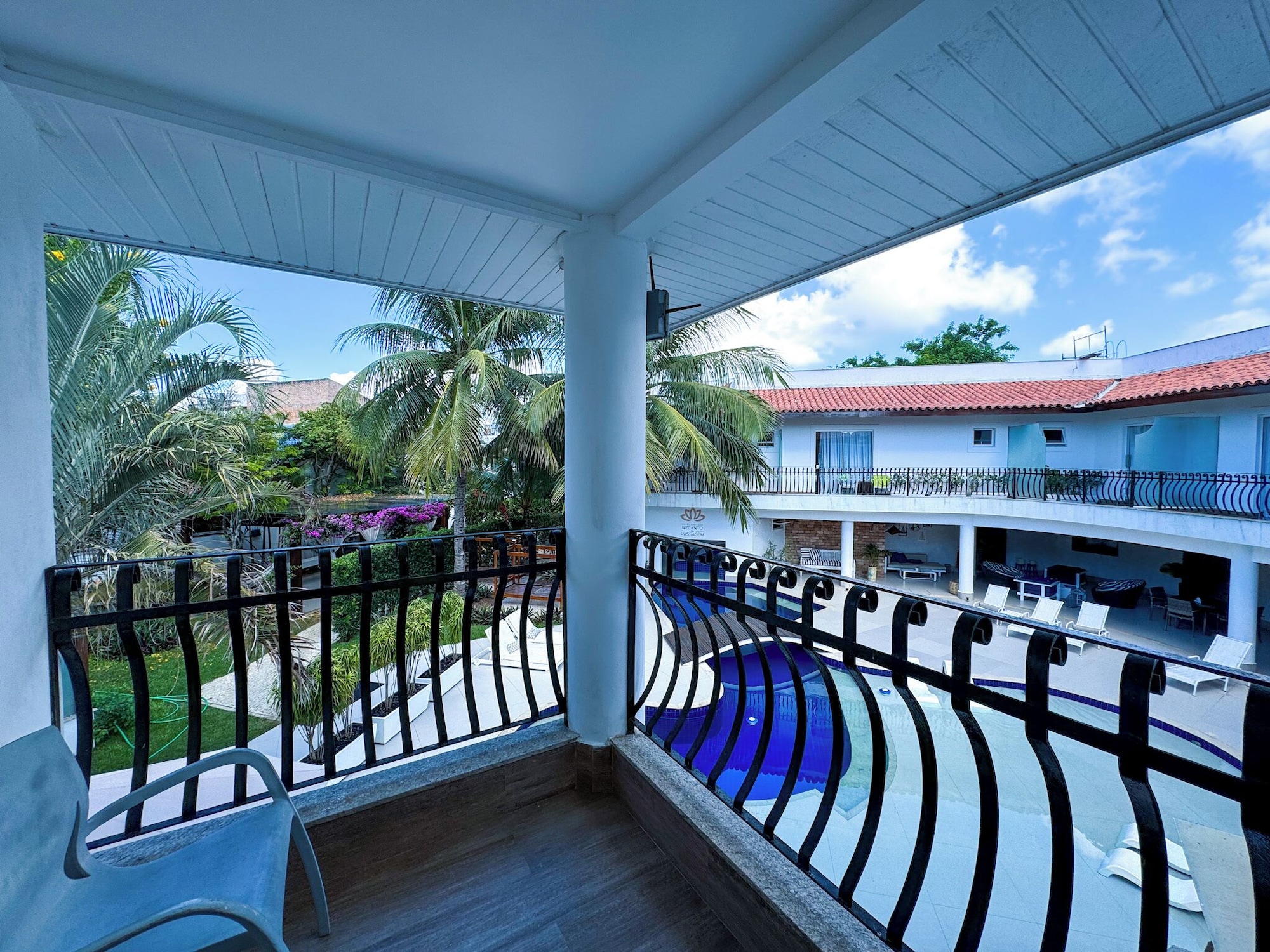 泳池景豪华大床间