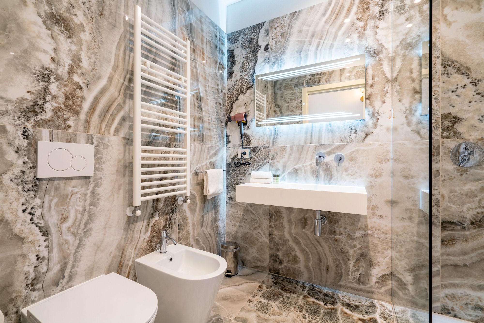 豪华双人大号床房