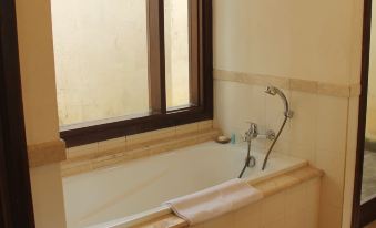 Laras Asri Resort & Spa - Housity