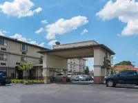 Quality Inn & Suites Detroit Metro Airport Hotels in Romulus