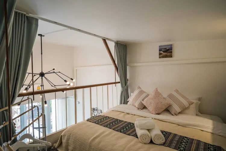 อพาร์ตเมนต์แบบสองห้องนอนพร้อมระเบียง