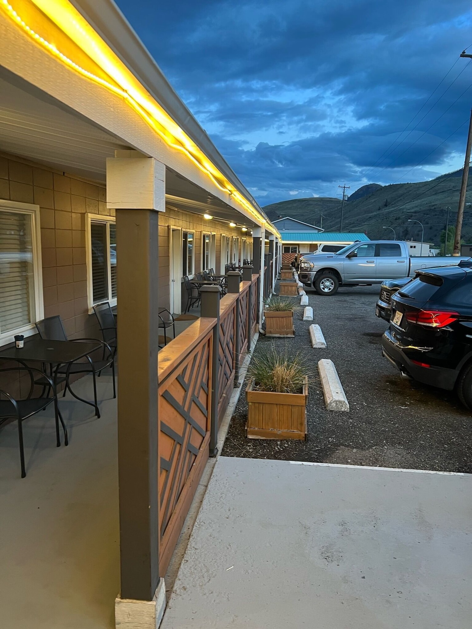 舒适双人或双床房，多张床