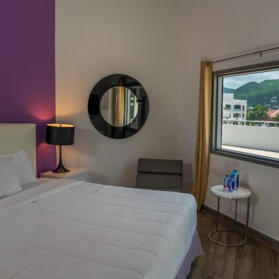 Standard King Room-Non-Smoking Commodore Suites Promo Code