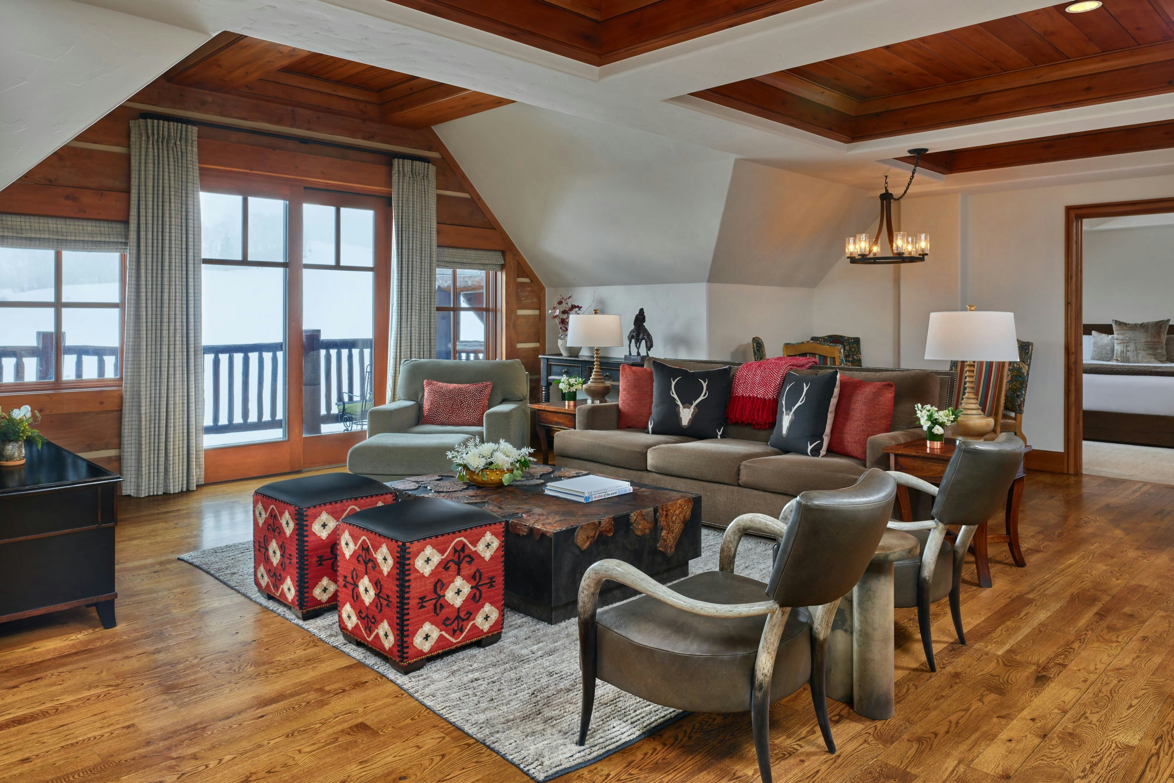 山景顶层，三卧室顶层套房，带阳台