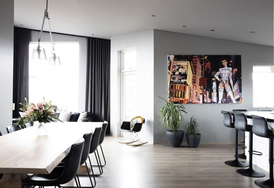 Luxurious Large Home Perfect for Your Group - Housity