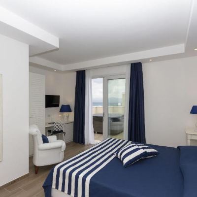 Deluxe Double Room with Sea View and Jacuzzi Hotel Nautilus Promo Code